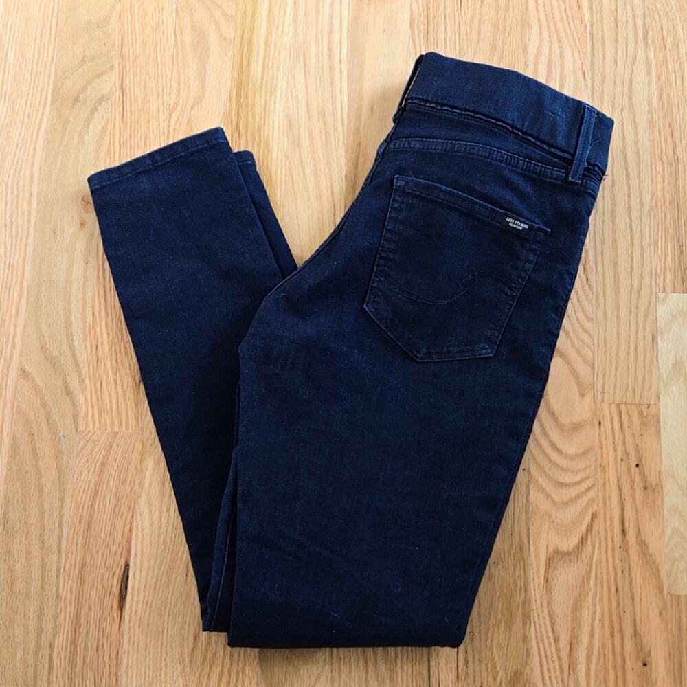 Levi's Strauss Signature women's Shaping Perfect Pull-on Skinny jeans size 4